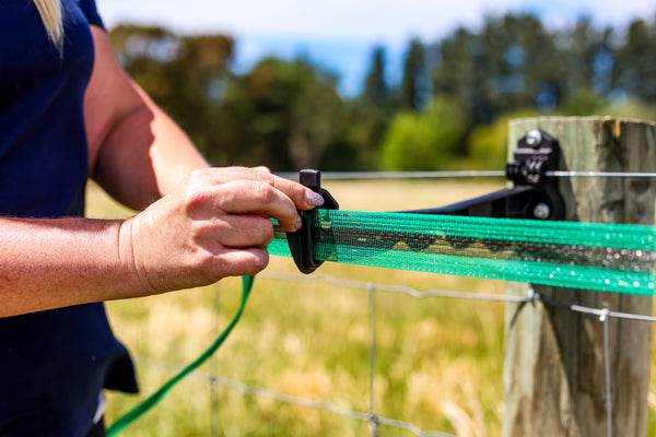 Styx Electric Fence Offset Outrigger - 400mm, Black UV-Stabilised Plastic