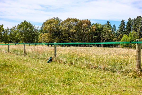 Styx Electric Fence Offset Outrigger - 400mm, Black UV-Stabilised Plastic