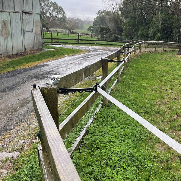 Styx Electric Fence Offset Outrigger - 300mm, Black UV-Stabilised Plastic