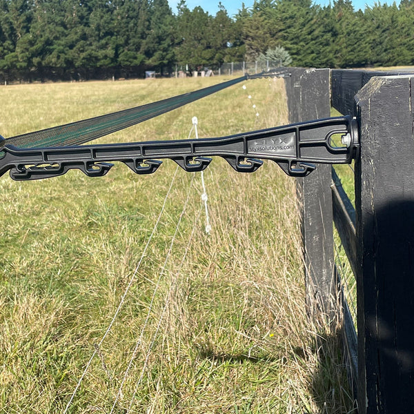 Styx Electric Fence Offset Outrigger - 400mm, Black UV-Stabilised Plastic