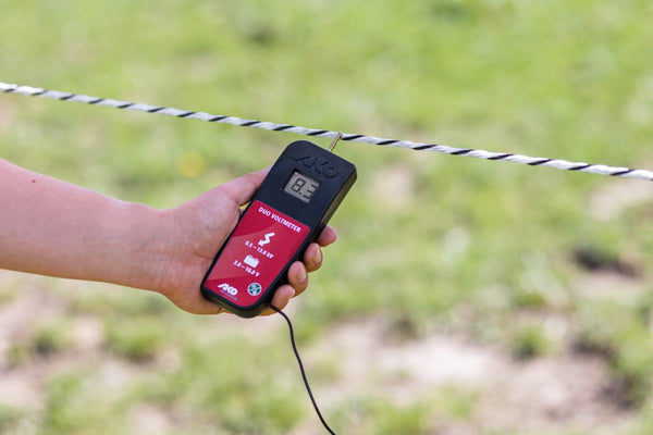 Testing electric fencing wiht the AKO Digital Voltmeter 