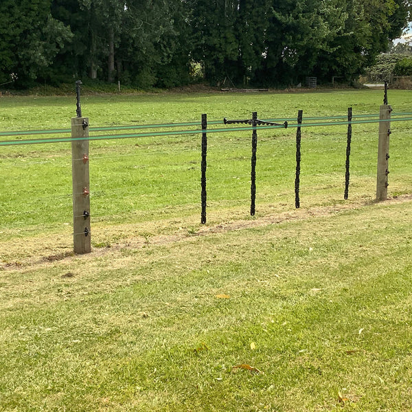 Styx Electric Fence Offset Outrigger - 400mm, Black UV-Stabilised Plastic